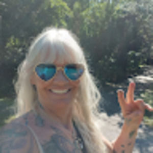 Meet your Posher, Pamela l